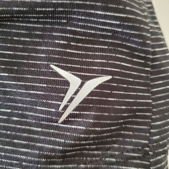 Old navy active racer back tank top - Picture 3 of 11